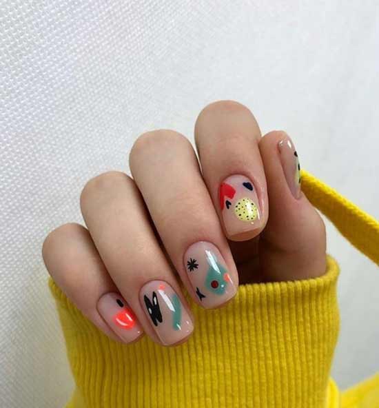 Bright drawings on a nude background of nails