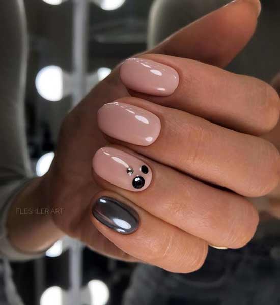 Nude nail design with rub