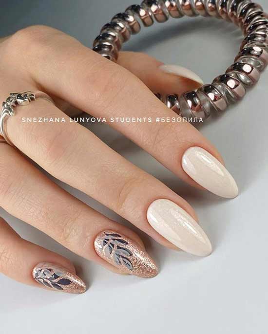 Beige and gold manicure