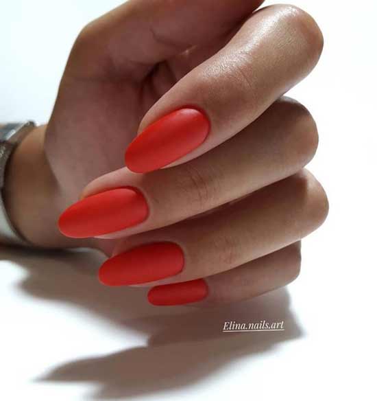 Almond-shaped manicure in matte red