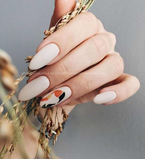 Nude patterned manicure