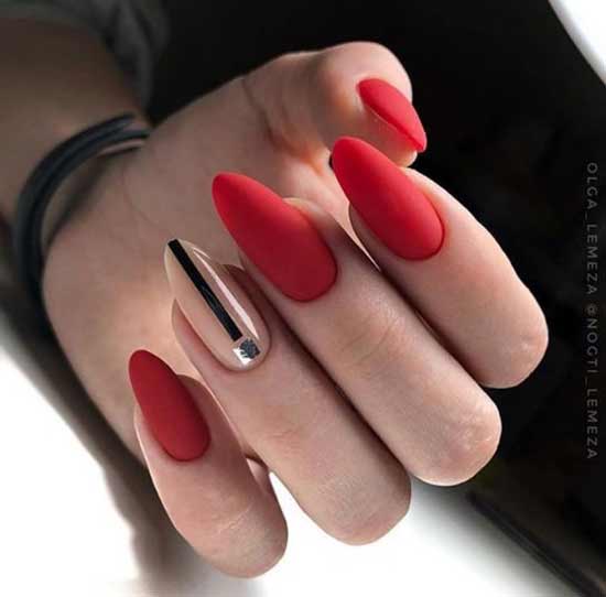 Noir sur un ongle