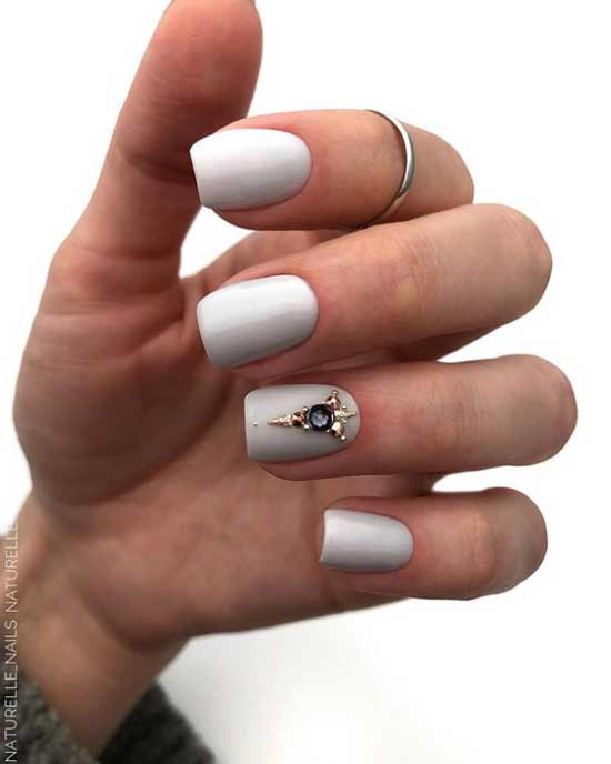 Bride's manicure with rhinestones