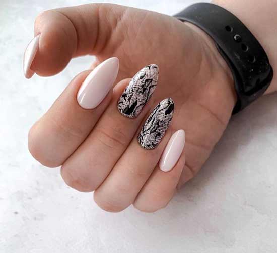 Motif serpentine sur les ongles