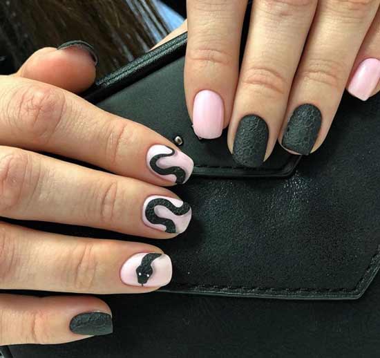 Bubble Snake Black Manicure