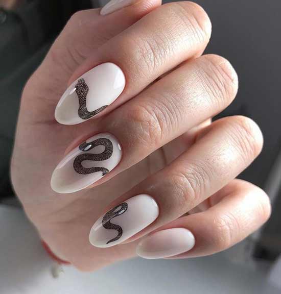 Nail art with a snake