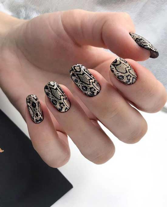 Gold snake print nails