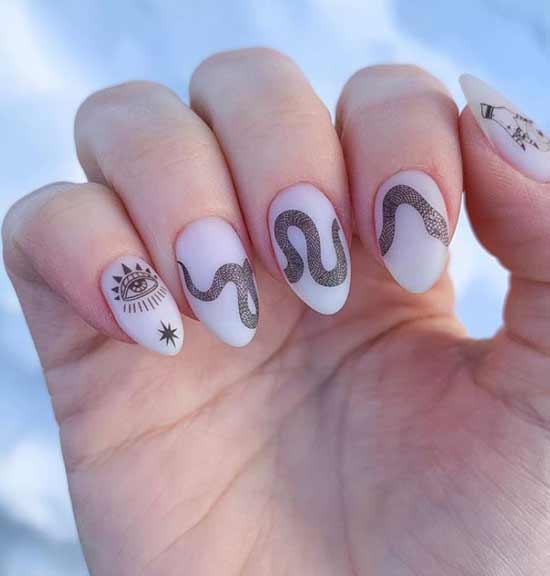 Delicate color manicure with a snake