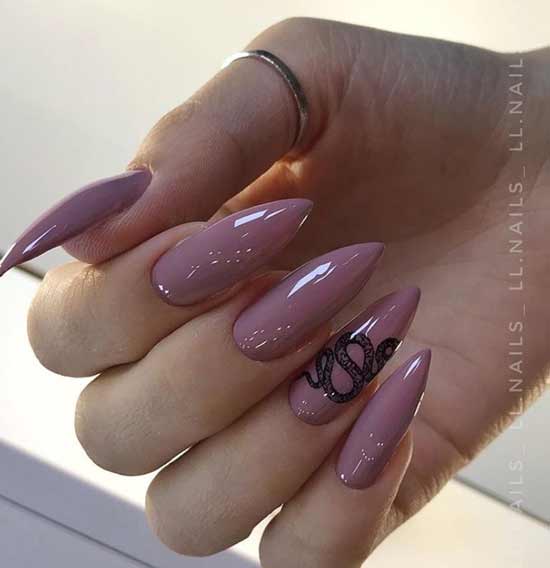 Pastel manicure and snake