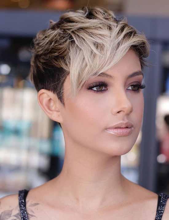 Coupes de cheveux asymétriques : 80 idées de photos, types, tendances de la mode