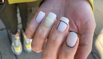 Fashionable geometry nail design photo