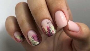 Nude nail art