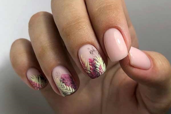 Nude nail art