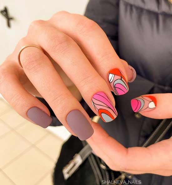 Abstraction from stripes in manicure