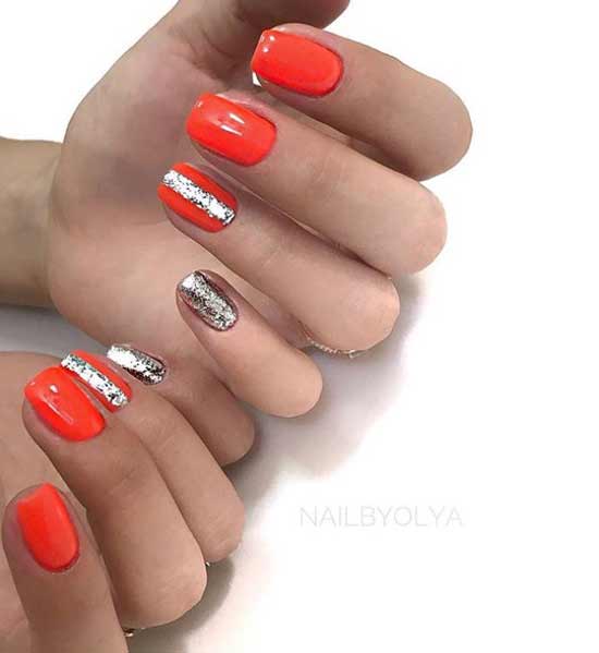 Rayures brillantes sur la photo des ongles