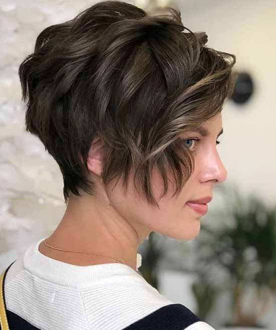 Frange et coupe de cheveux asymétriques