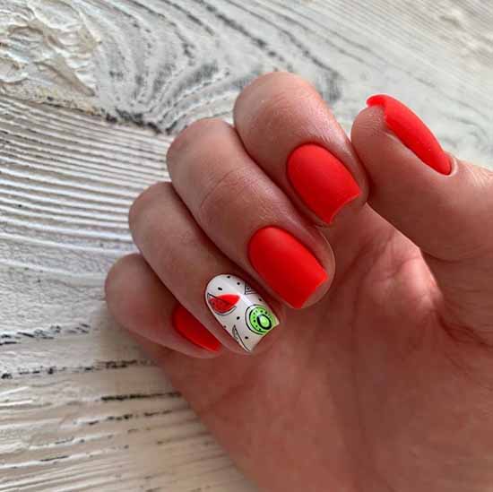 Manucure rouge pour ongles courts: nouveautés sur la photo, idées de mode