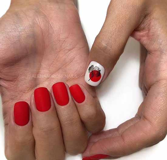 Manucure rouge pour ongles courts: nouveautés sur la photo, idées de mode