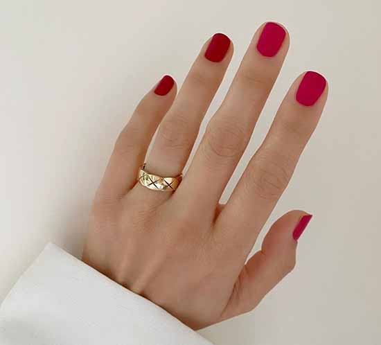 Manucure rouge pour ongles courts: nouveautés sur la photo, idées de mode