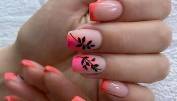 Fashionable manicure for square nails