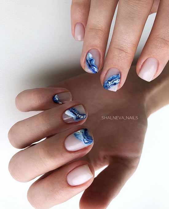 Delicate manicure with sparkles: photo novelties with a beautiful design