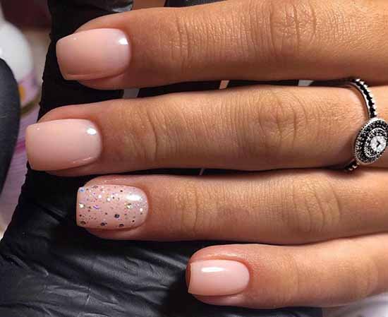 Delicate manicure with sparkles: photo novelties with a beautiful design