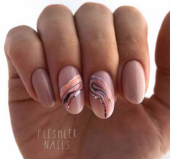 Delicate manicure with sparkles: photo novelties with a beautiful design