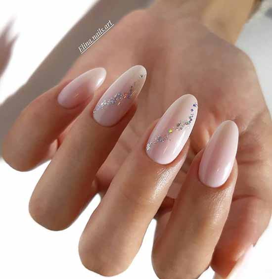 Delicate manicure with sparkles: photo novelties with a beautiful design