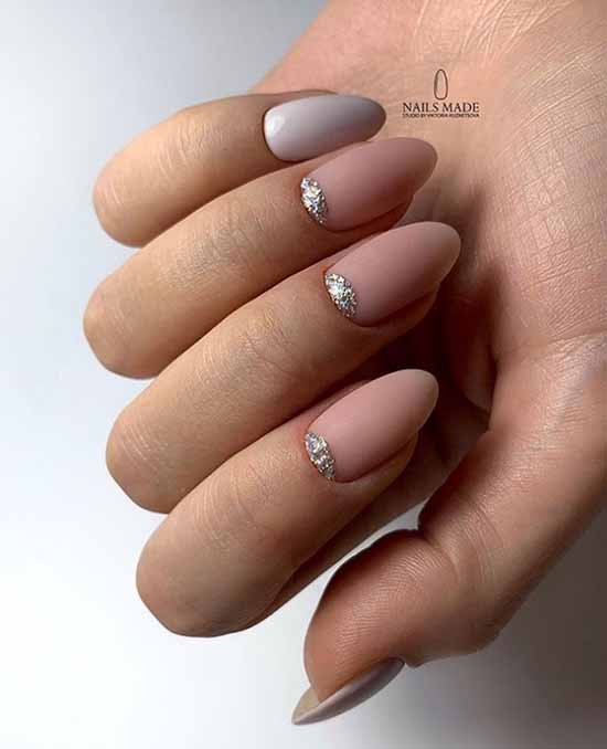 Delicate manicure with sparkles: photo novelties with a beautiful design