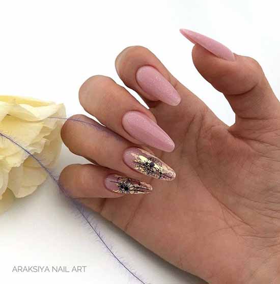 Delicate manicure with sparkles: photo novelties with a beautiful design