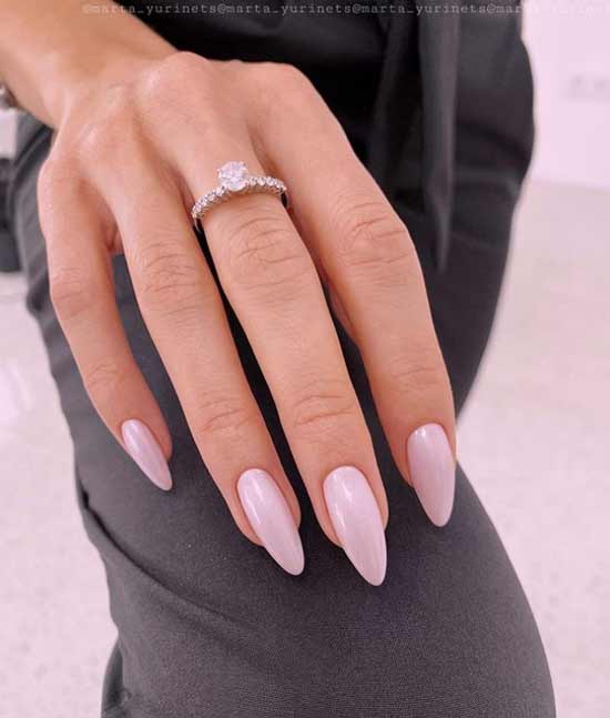 Casual pink manicure long nails