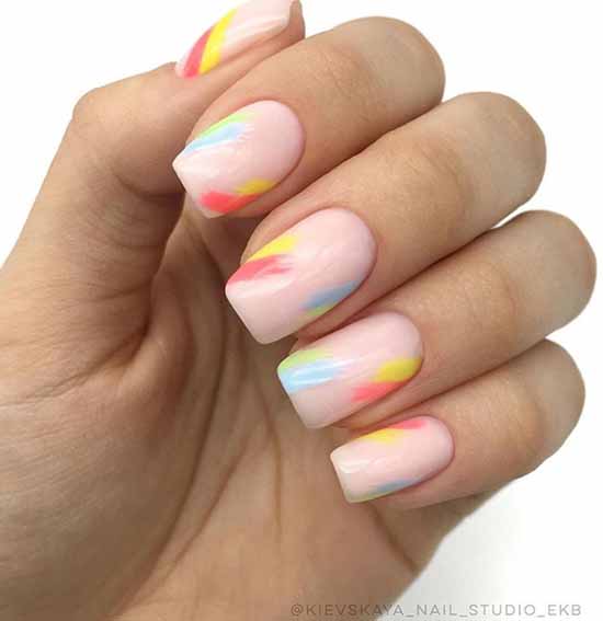 Manucure arc-en-ciel: nouveaux articles, beau nail art sur la photo