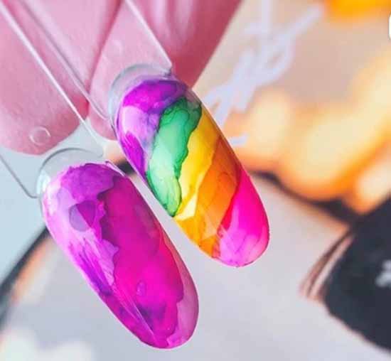 Rainbow manicure: new items, beautiful nail art in the photo