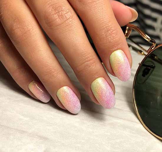 Manucure arc-en-ciel: nouveaux articles, beau nail art sur la photo