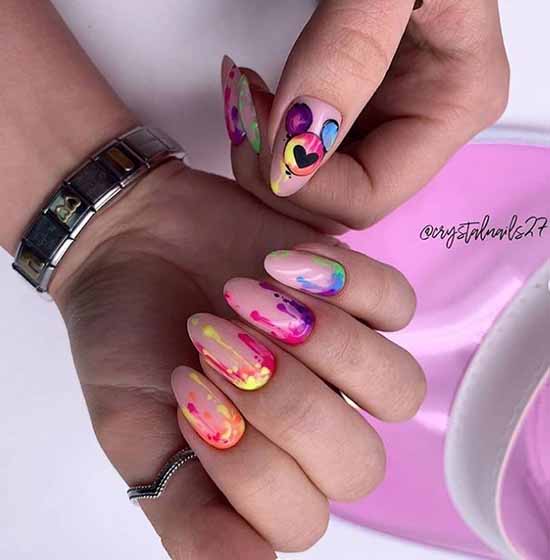 Manucure arc-en-ciel: nouveaux articles, beau nail art sur la photo