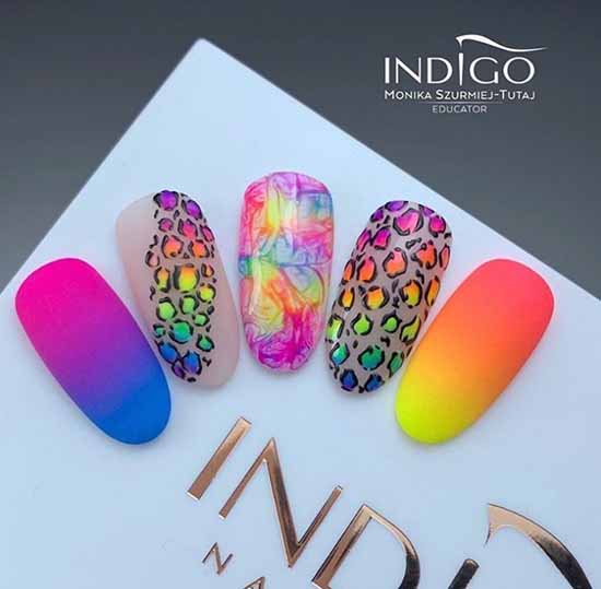 Manucure arc-en-ciel: nouveaux articles, beau nail art sur la photo