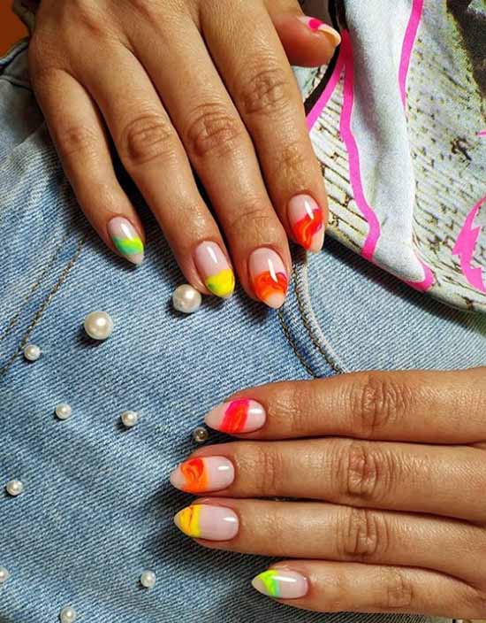 Manucure arc-en-ciel: nouveaux articles, beau nail art sur la photo