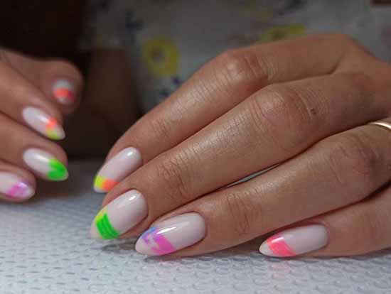 Manucure arc-en-ciel: nouveaux articles, beau nail art sur la photo