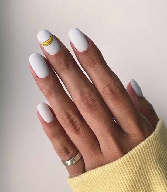 Manicure for oval nails 2021: new items, fashionable photo ideas