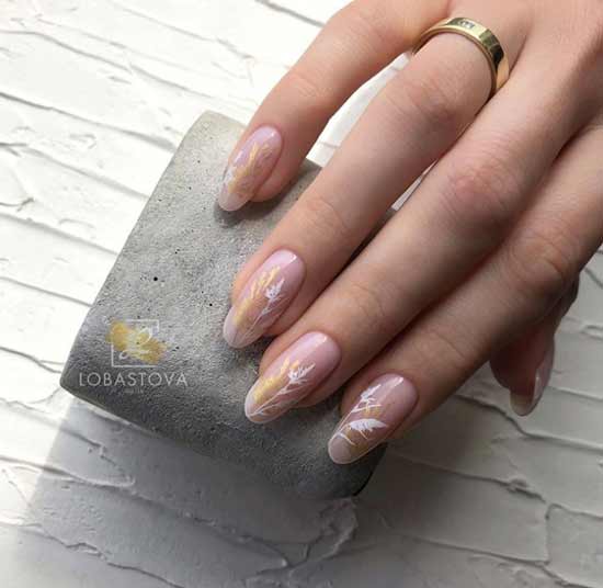 Delicate golden manicure