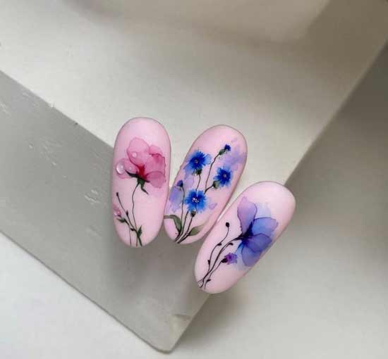 Delicate design with patterns on the nails