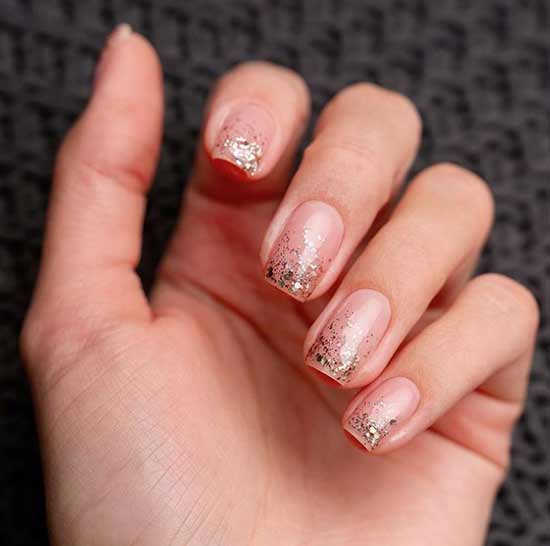 Stretching nail design with glitter