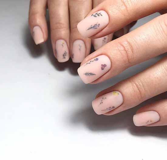 Delicate nail design 2021: photos with current news