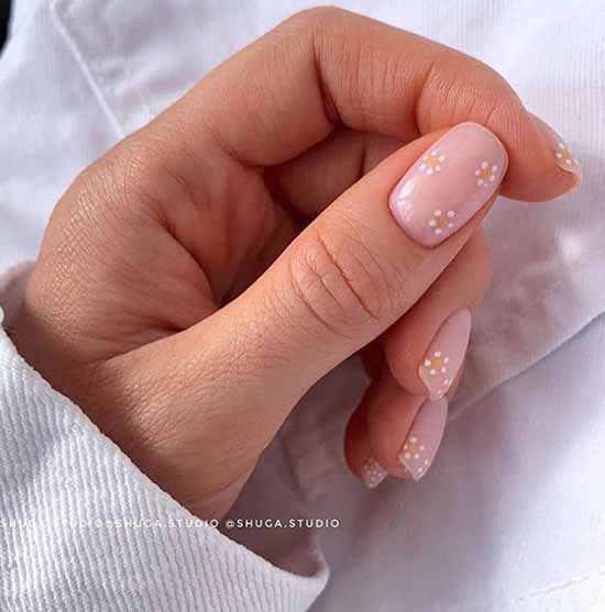 Delicate nail design 2021: photos with current news