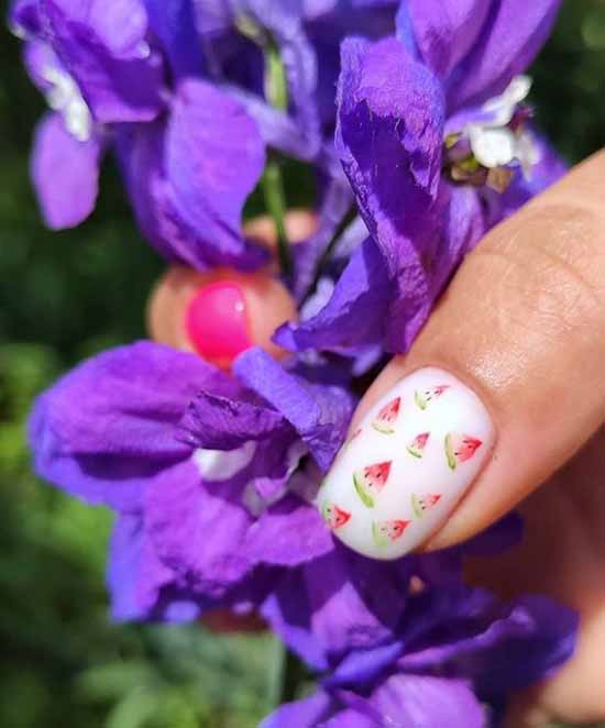 Delicate nail design 2021: photos with current news