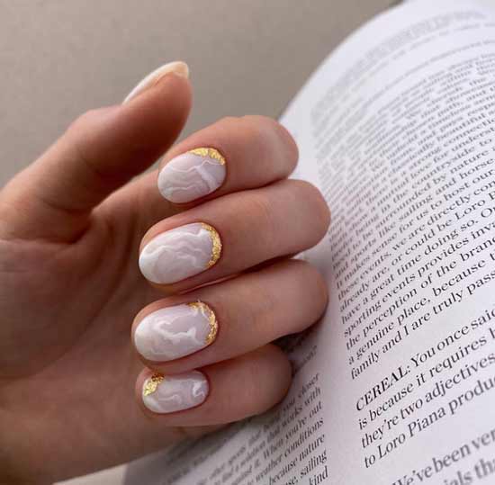 Original nail design and decor gold