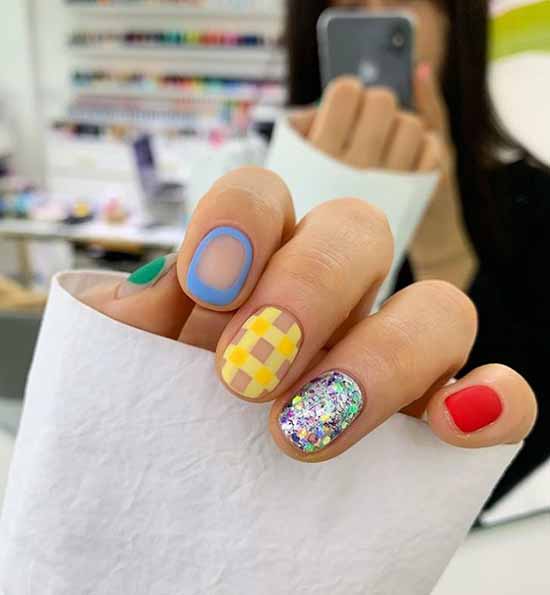 Original drawings on nails