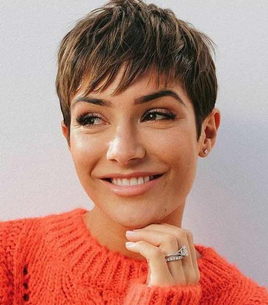 Photo stylish women's haircuts