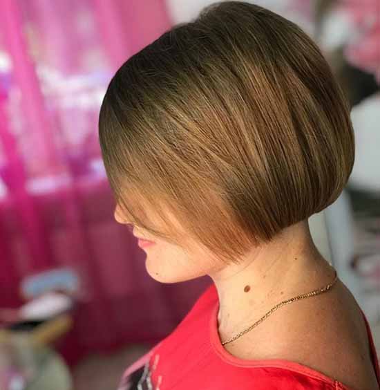 Straight lines haircut medium bob