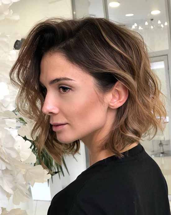 Bob-caret haircut 2021: photos, news, fashionable forms